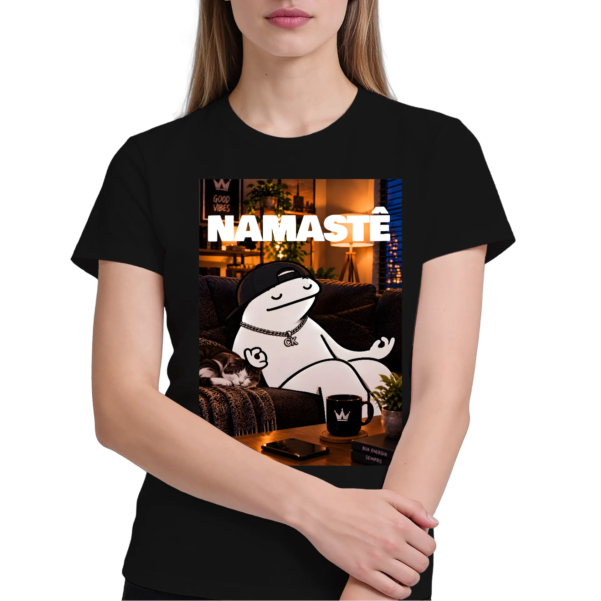Camiseta Personagem Meditando com Gato Namastê 100% Algodão de Flork Ck — imagem 2 de 6