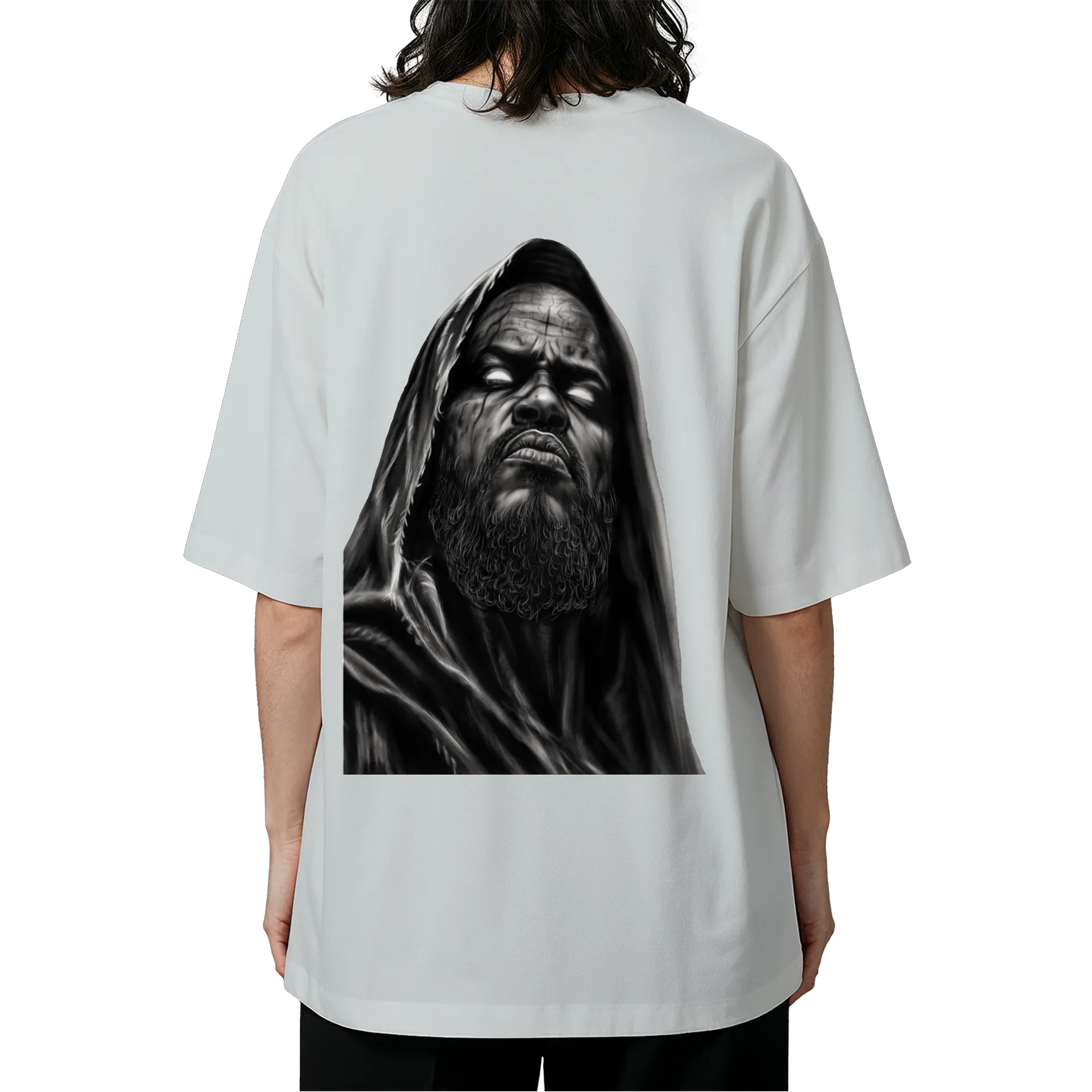 Camiseta Oversized Retrato de Homem Encapuzado em Preto e de WG ARTE É O QUE ME MANTÉM VIVO  — imagem 5 de 6