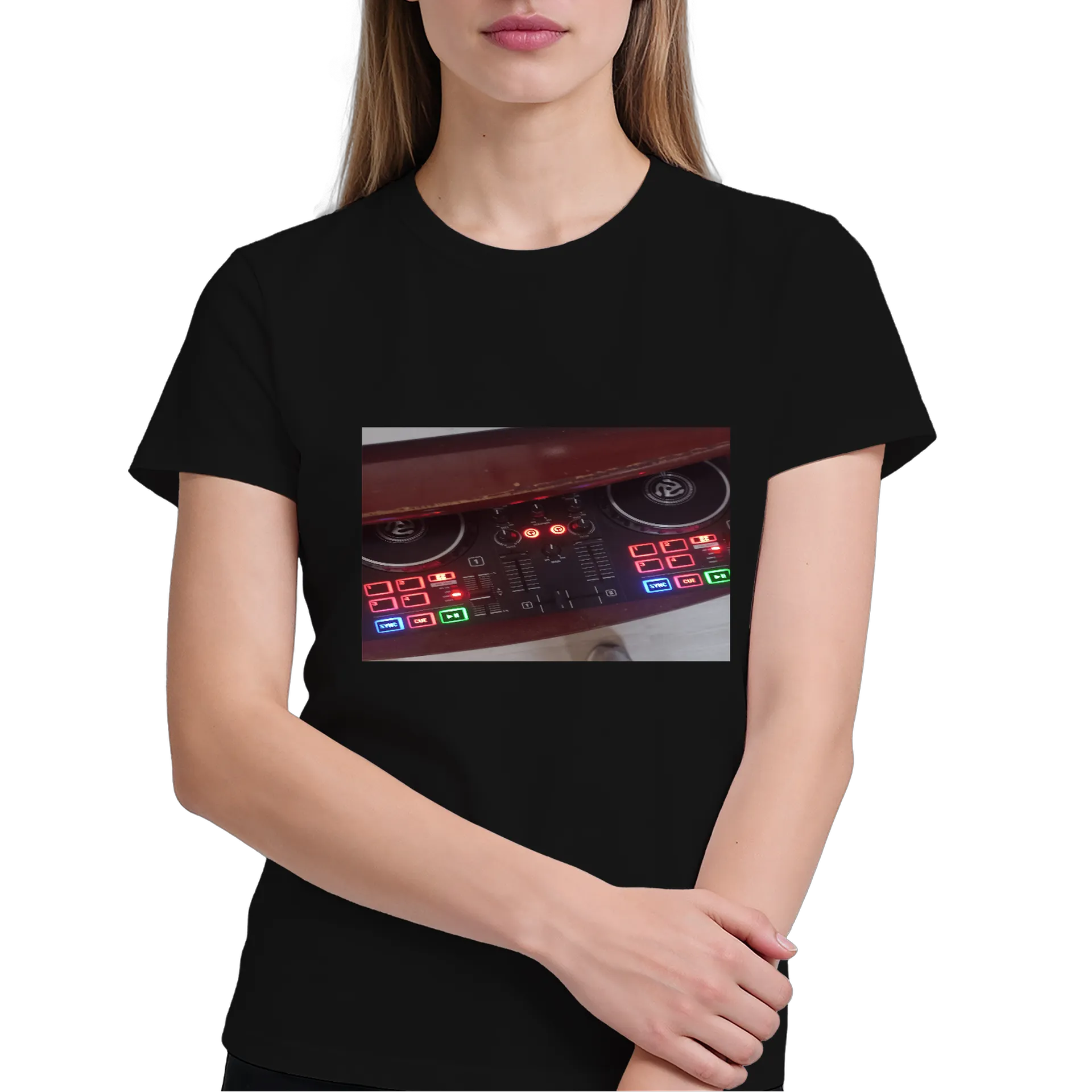 Camiseta DJ mini controladora  de Hannoh Montano  — imagem 3 de 6