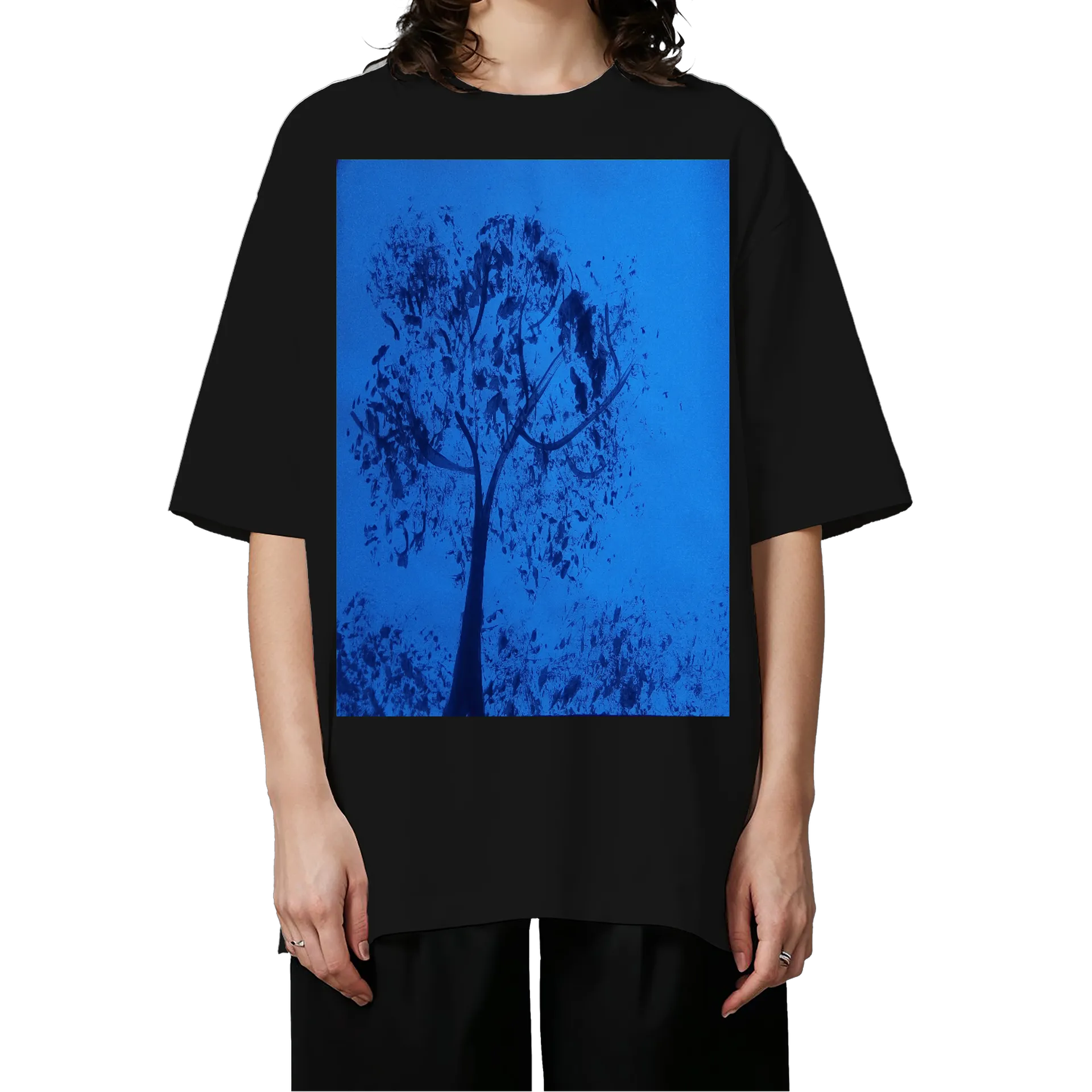 Camiseta Oversized Árvore Abstrata em Tons de Azul - Imagem 3