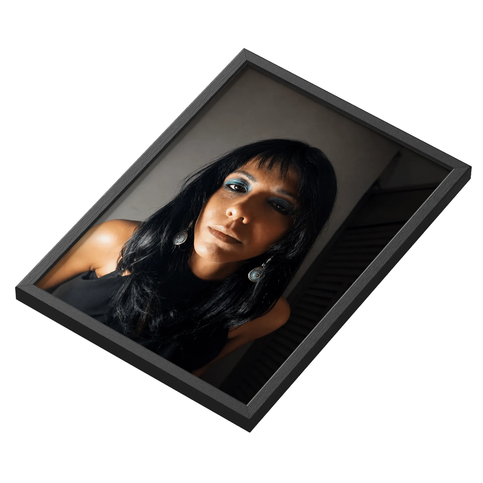 Quadro Retrato Mulher com Acessório A3 MDF e Vidro - Imagem 3