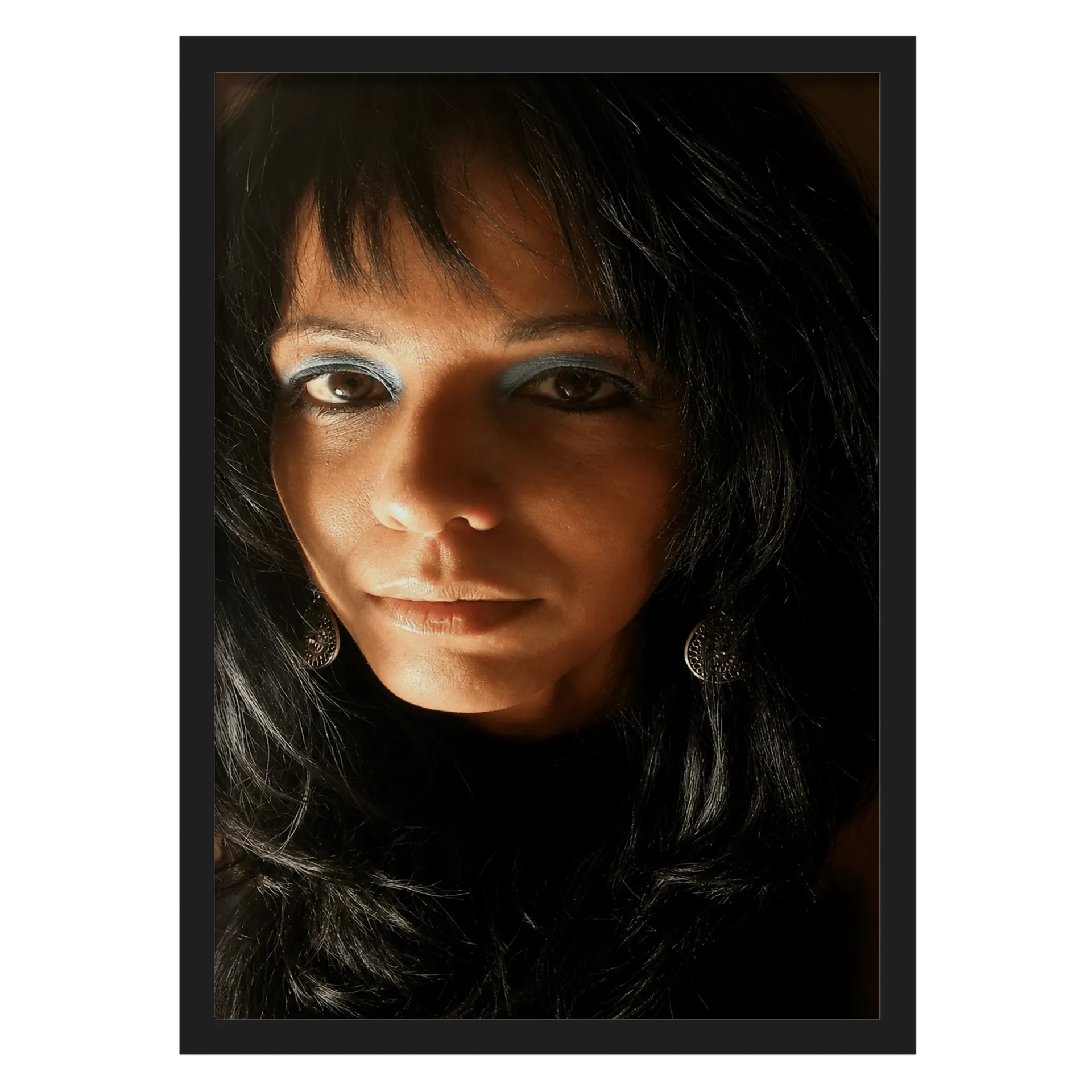 Quadro Retrato Mulher com Brilho Azul A3 MDF e Vidro - Imagem 1