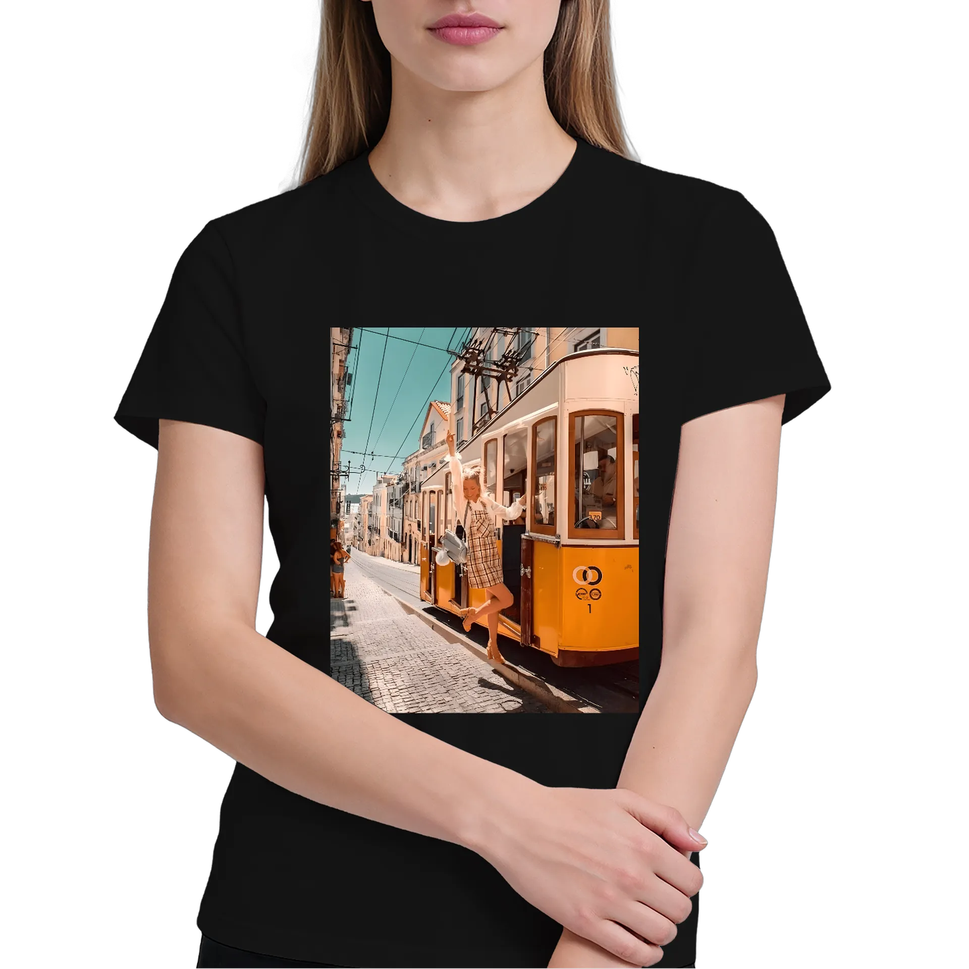 Camiseta Fotografia de Mulher no Bonde Amarelo 100% Algodão de danielaugusto25k — imagem 2 de 6