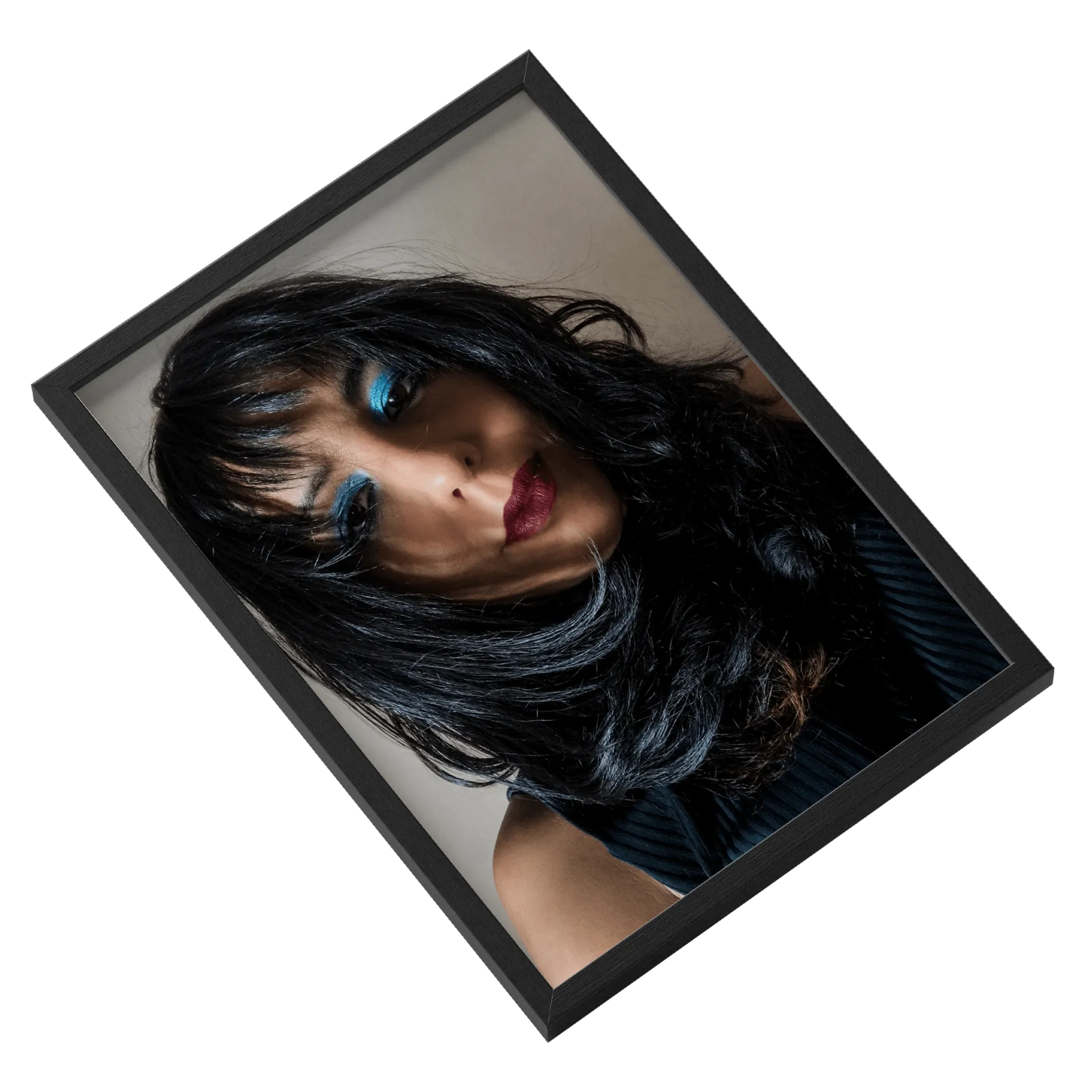 Quadro Retrô Mulher Morena Azul Vermelho A3 com Vidro MDF - Imagem 2