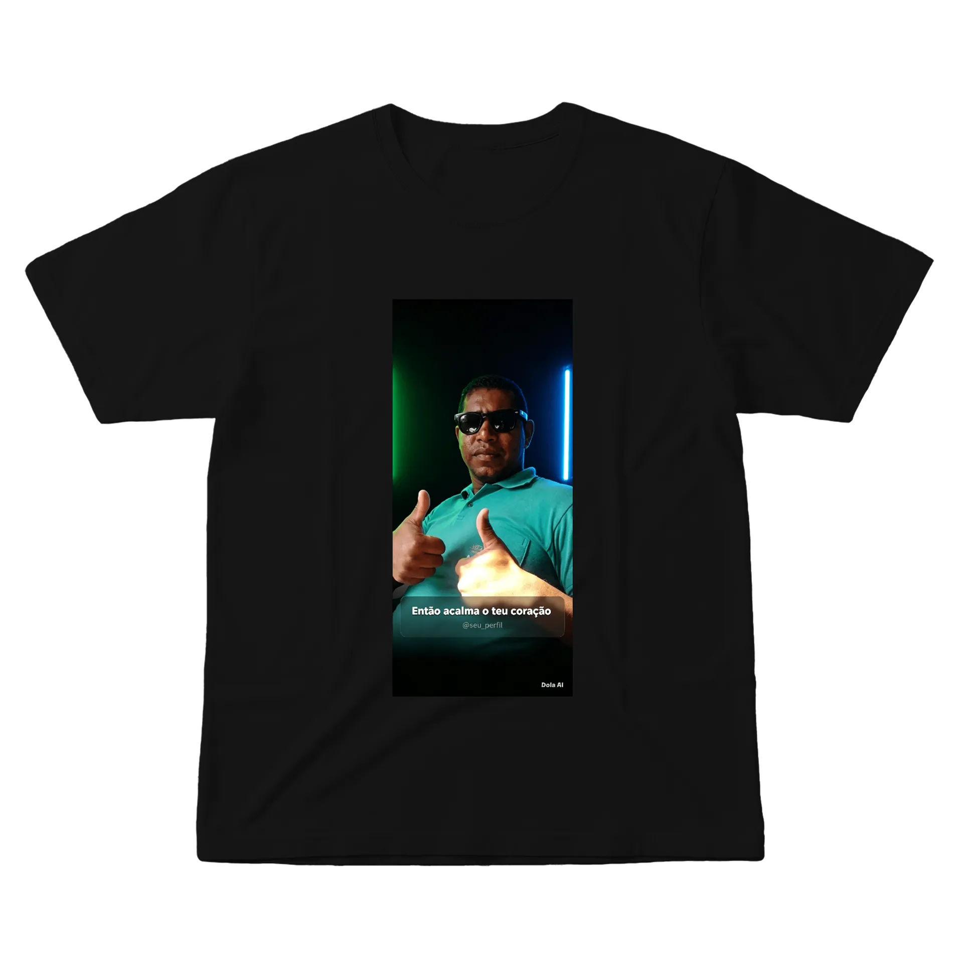 Camiseta Homem de Óculos com Frase Tipográfica 100% Algodão de alenegodrama905 — imagem 1 de 6