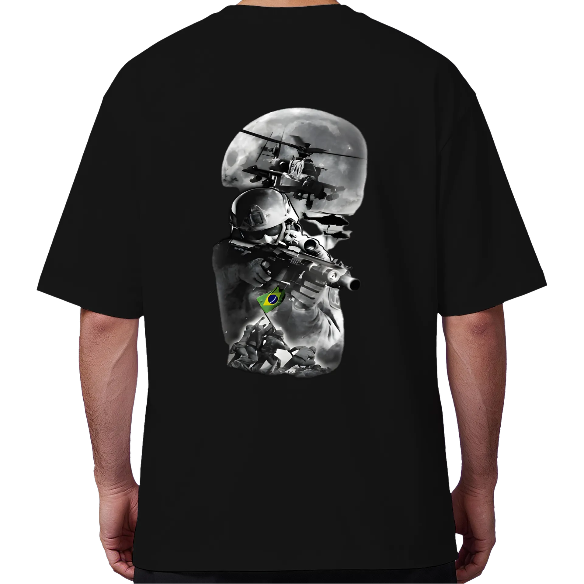 Camiseta Oversized Soldado com Rifle Estilo Monocromático - Imagem 6