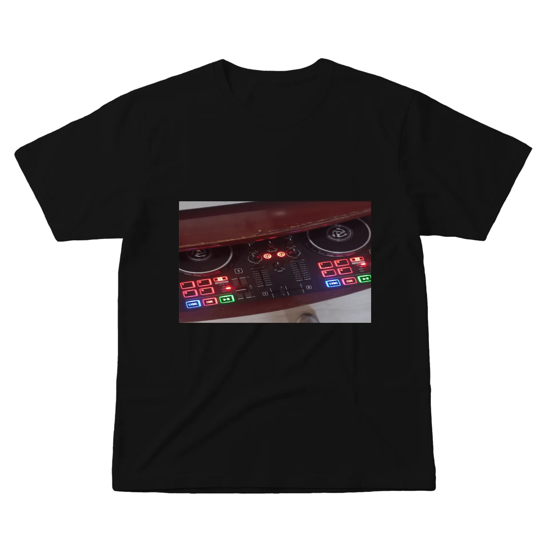 Camiseta DJ mini controladora  de Hannoh Montano  — imagem 1 de 6