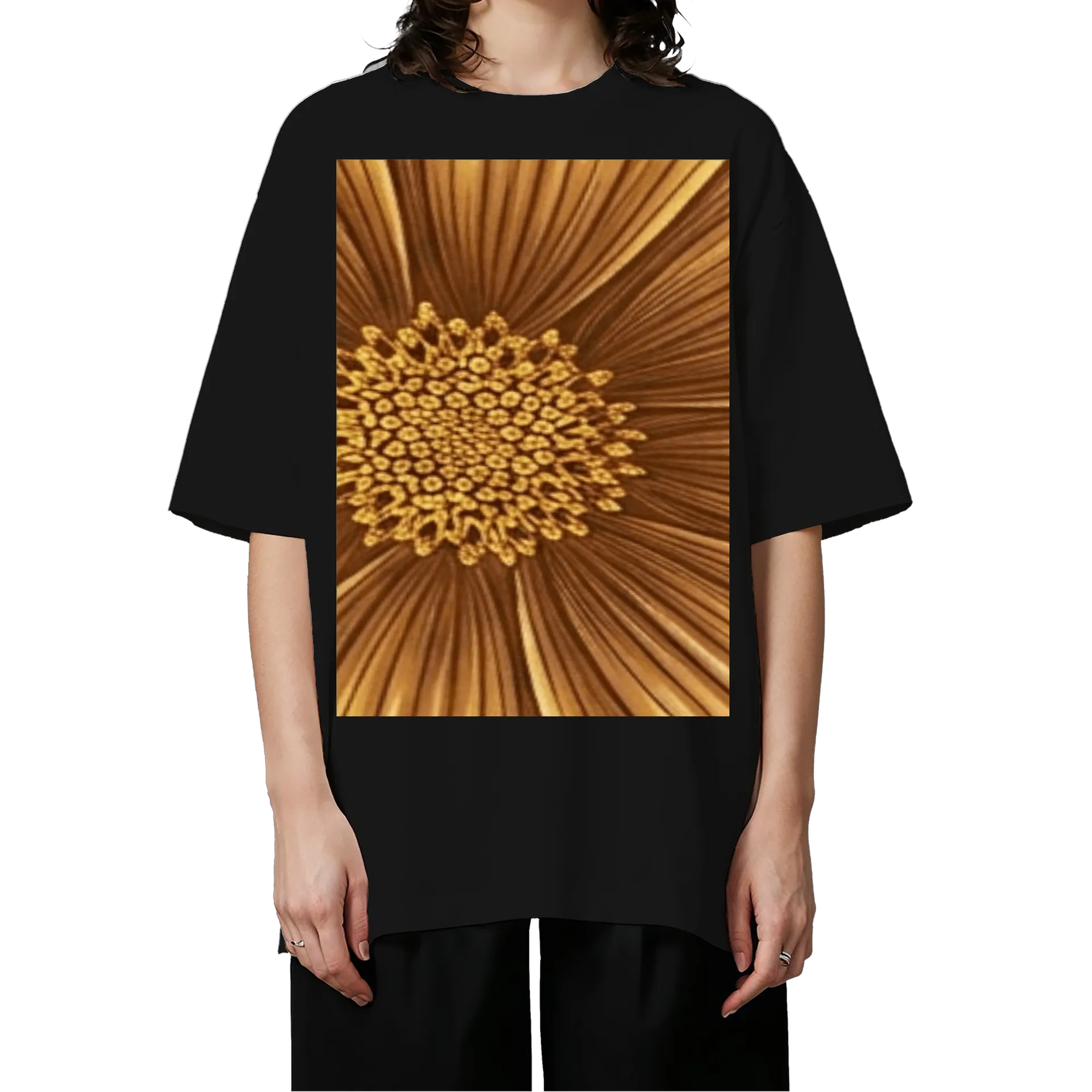 Camiseta Oversized Flor de Crochê Dourada 'Naychronstremers' - Imagem 3